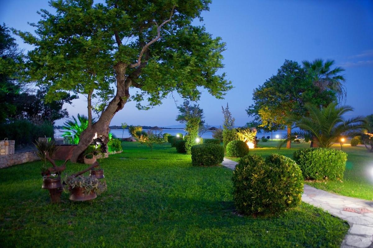 Stamos Apartments And Studios Vourvourou Exterior photo