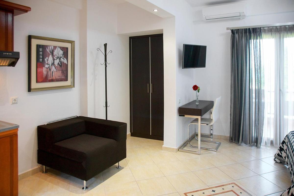 Stamos Apartments And Studios Vourvourou Room photo